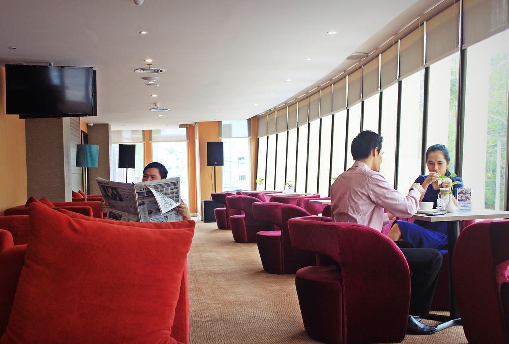 Biz Hotel Batam Нагоя Экстерьер фото