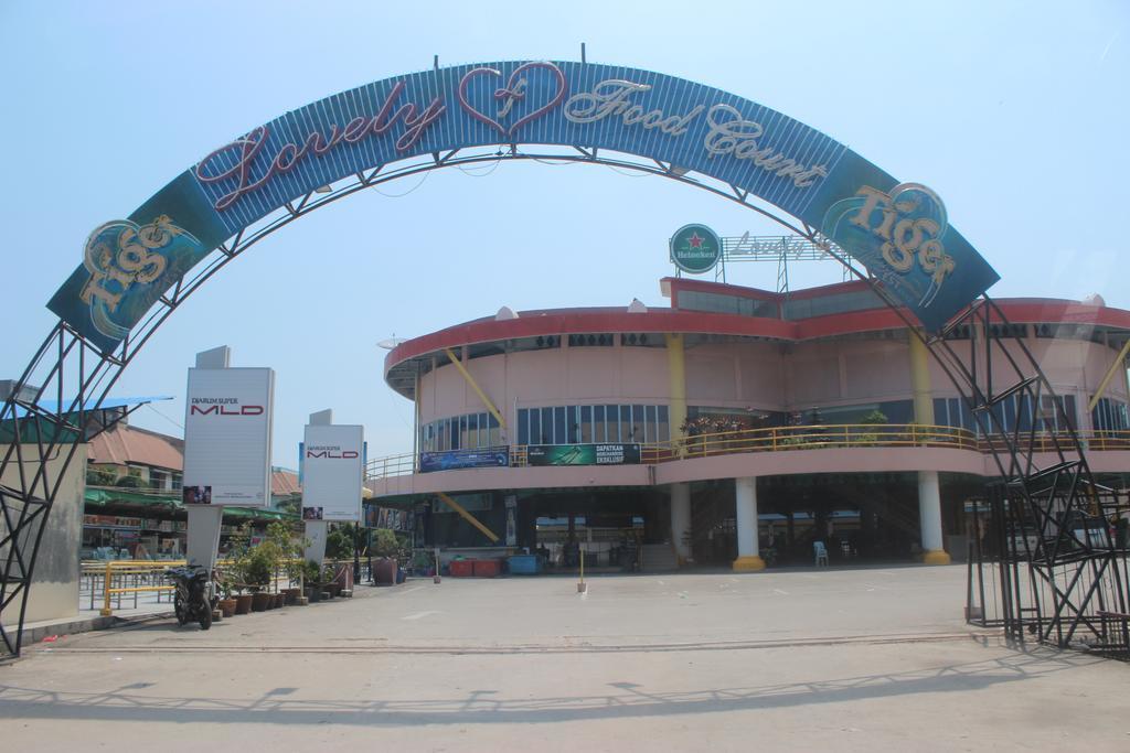 Biz Hotel Batam Нагоя Экстерьер фото