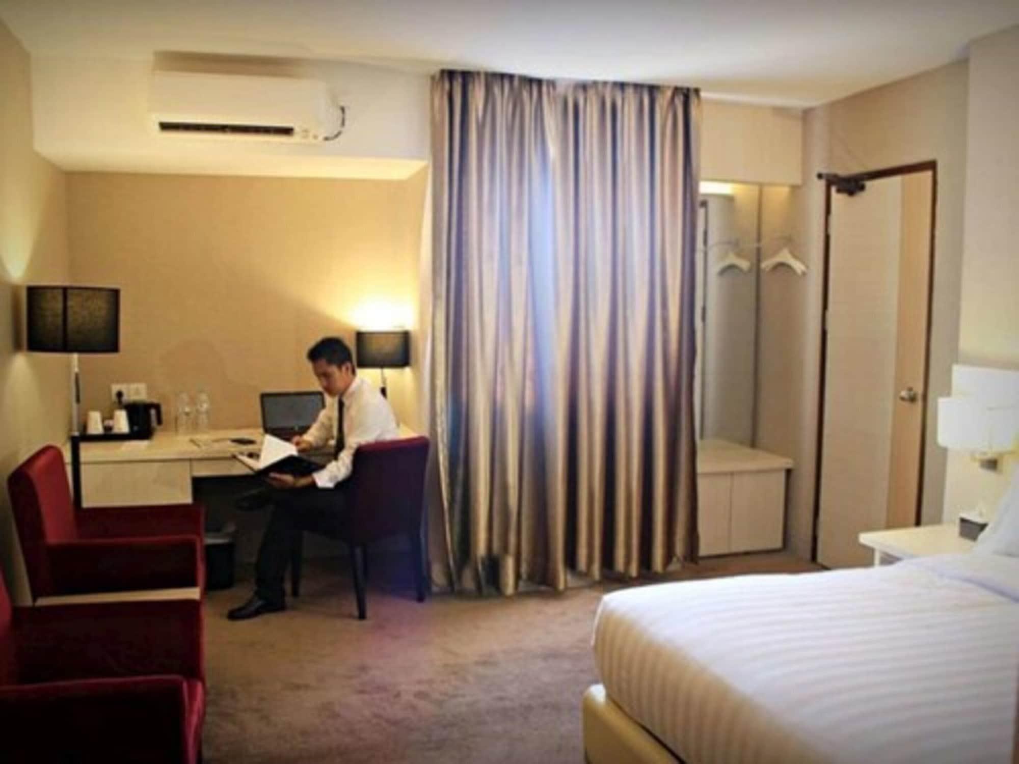 Biz Hotel Batam Нагоя Экстерьер фото