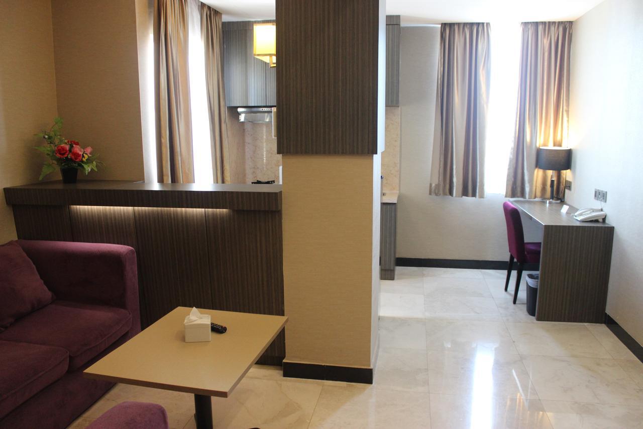 Biz Hotel Batam Нагоя Экстерьер фото