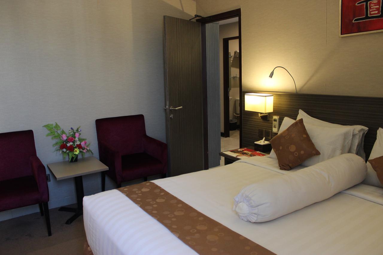 Biz Hotel Batam Нагоя Экстерьер фото