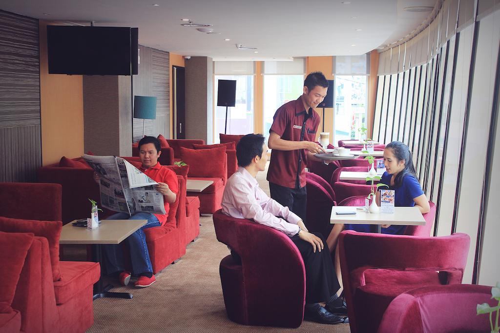 Biz Hotel Batam Нагоя Экстерьер фото